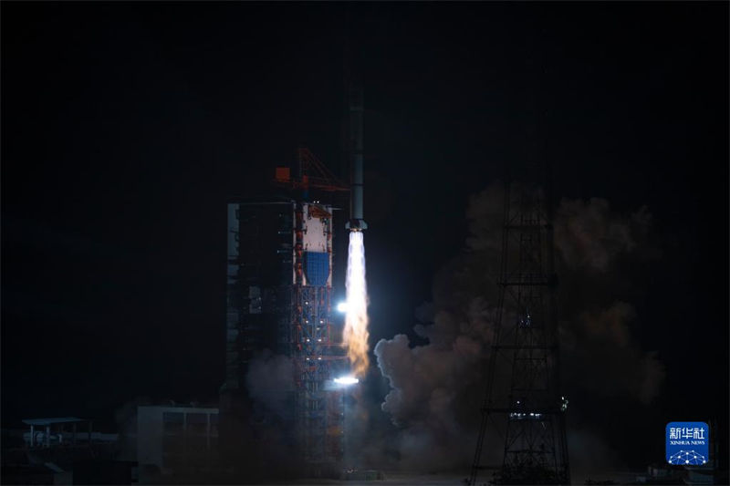 China lan?a novo satélite de telecomunica??es com sucesso