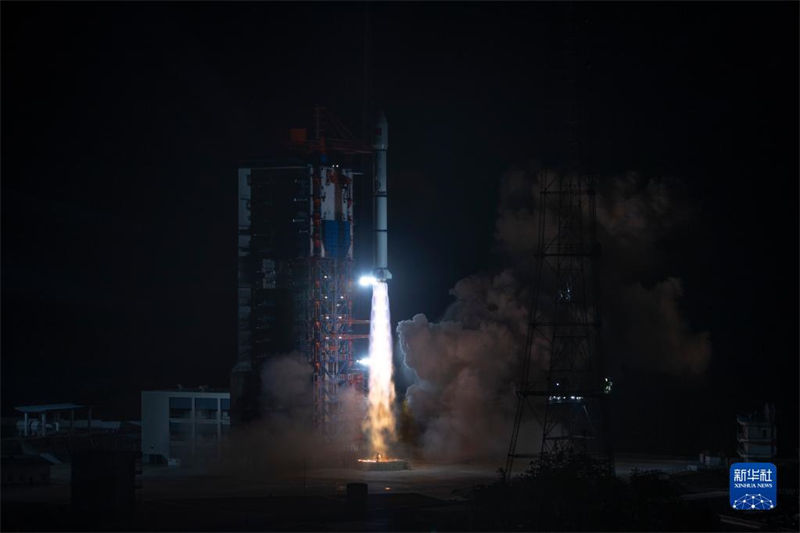 China lan?a novo satélite de telecomunica??es com sucesso
