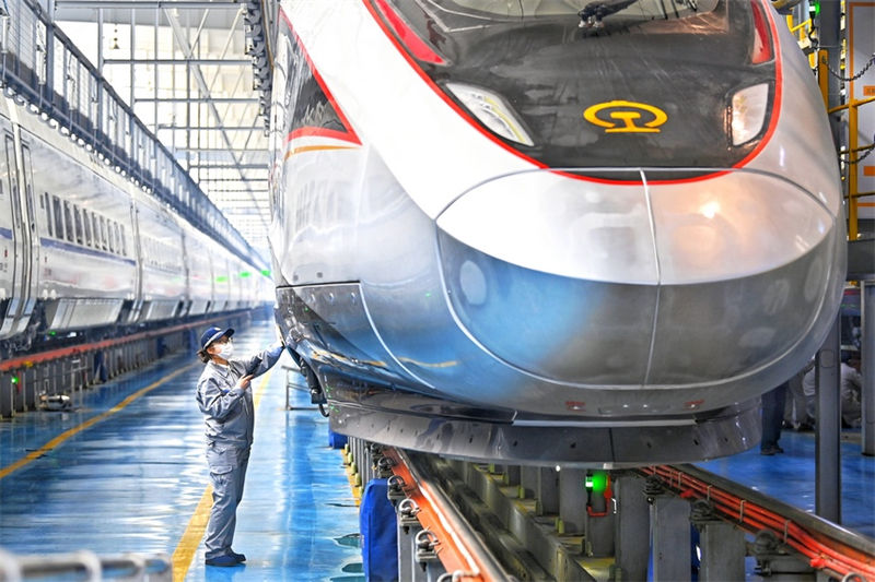 Conjunto de trem-bala inteligente Fuxing realiza viagem inédita para regi?es alpinas