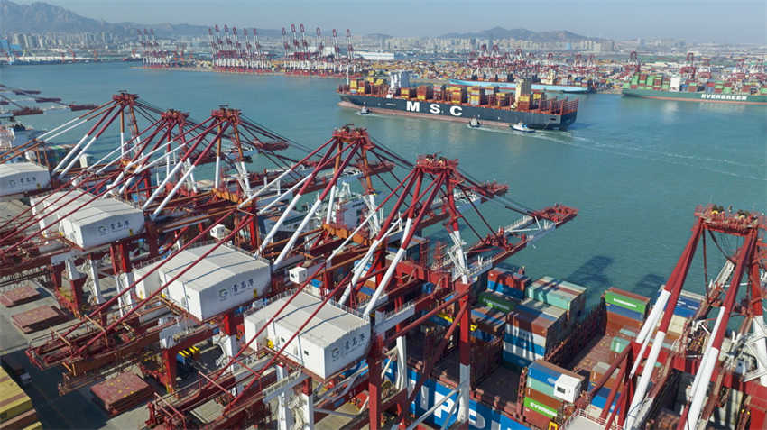 Porto de Qingdao agiliza opera??es para responder à demanda