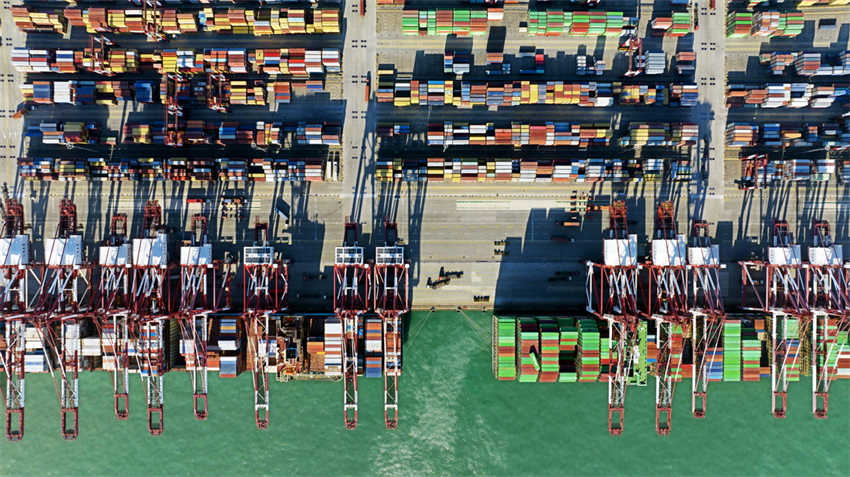 Porto de Qingdao agiliza opera??es para responder à demanda