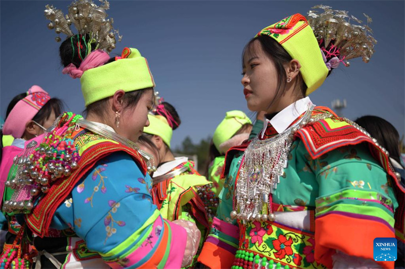 Povo Miao participa de atividade de dan?a tradicional em Guizhou, sudoeste da China