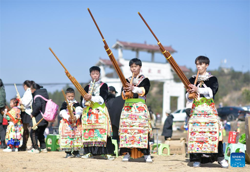 Povo Miao participa de atividade de dan?a tradicional em Guizhou, sudoeste da China