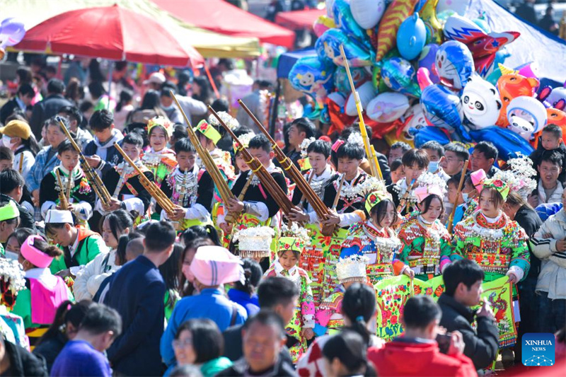 Povo Miao participa de atividade de dan?a tradicional em Guizhou, sudoeste da China