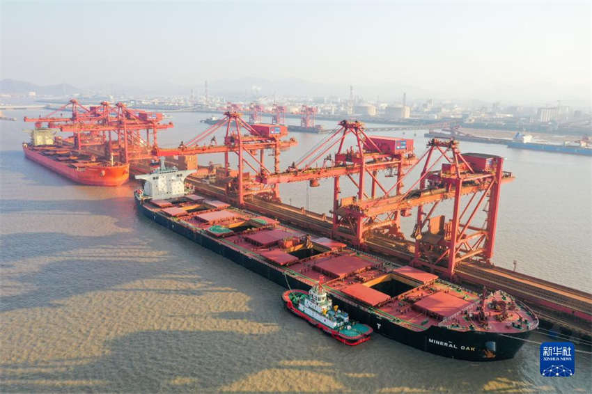 Movimenta??o de carga do porto chinês de Zhoushan em Ningbo é a maior do mundo há 14 anos