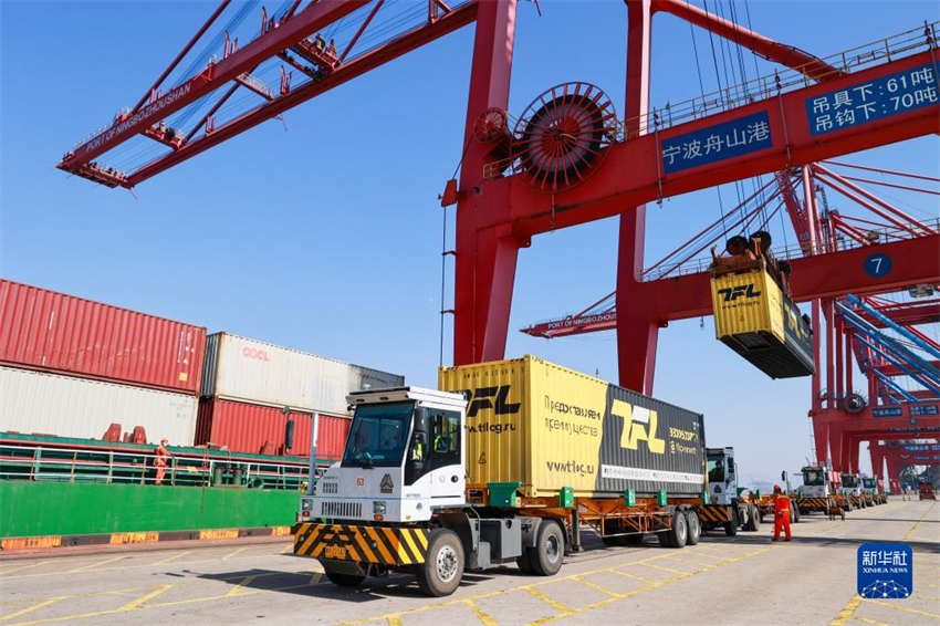 Movimenta??o de carga do porto chinês de Zhoushan em Ningbo é a maior do mundo há 14 anos