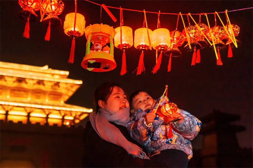 Galeria: cidade de Rizhao decorada para receber Festival das Lanternas