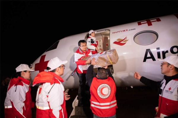 Avi?o com ajuda chinesa chega à Síria com suprimentos médicos
