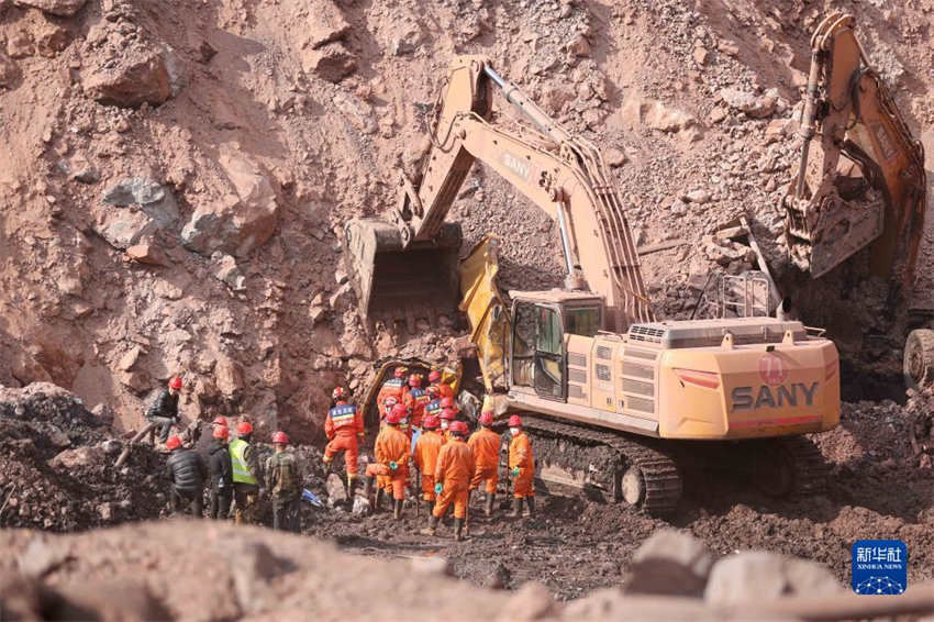Colapso de mina de carv?o na China deixa quatro mortos e 49 desaparecidos e resgate é retomado