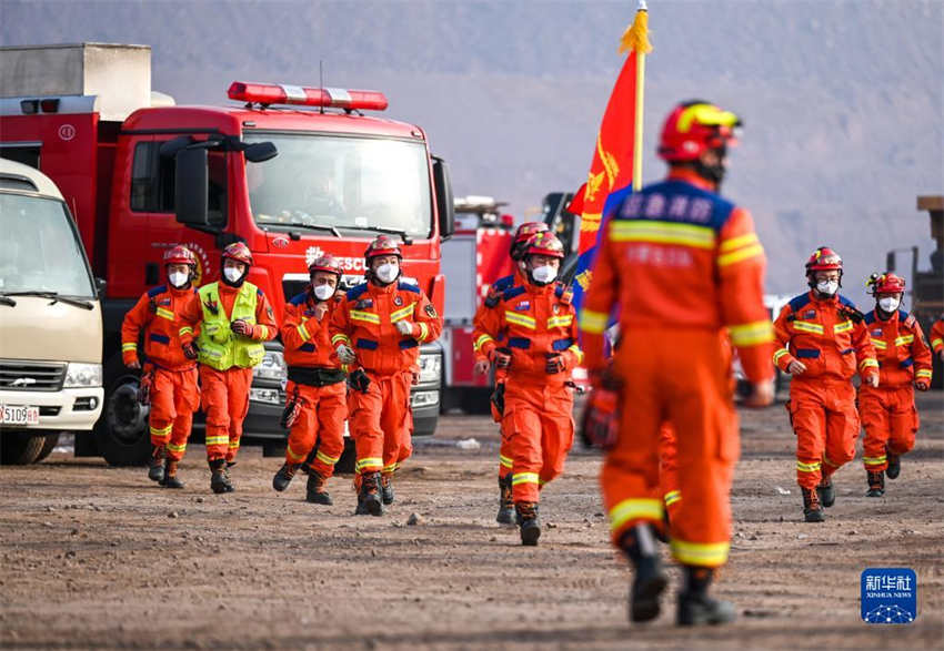 Colapso de mina de carv?o na China deixa quatro mortos e 49 desaparecidos e resgate é retomado