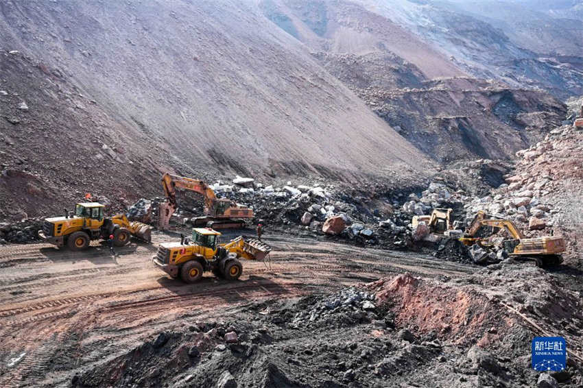 Colapso de mina de carv?o na China deixa quatro mortos e 49 desaparecidos e resgate é retomado