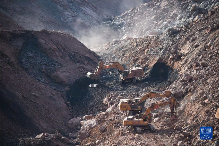 Colapso de mina de carv?o na China deixa quatro mortos e 49 desaparecidos e resgate é retomado