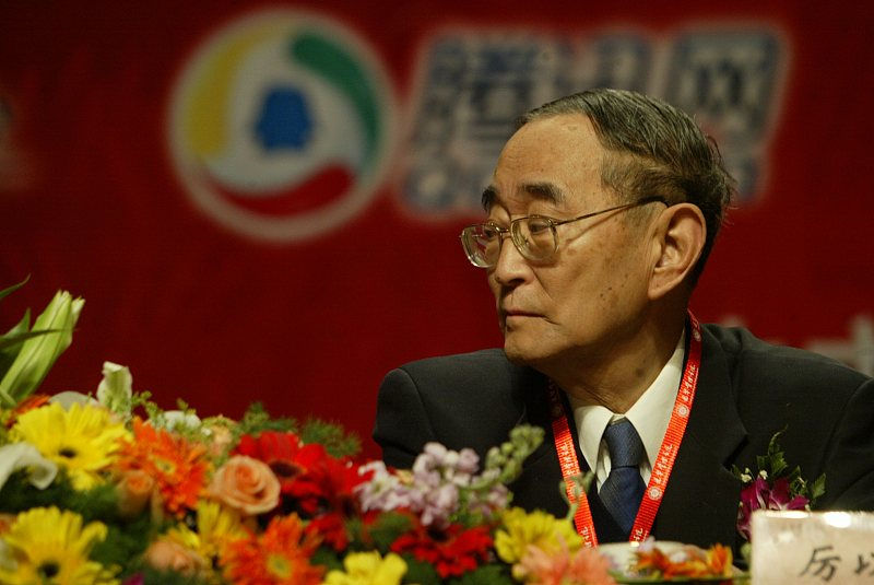 Li Yining, pioneiro da reforma econ?mica da China, morre aos 92