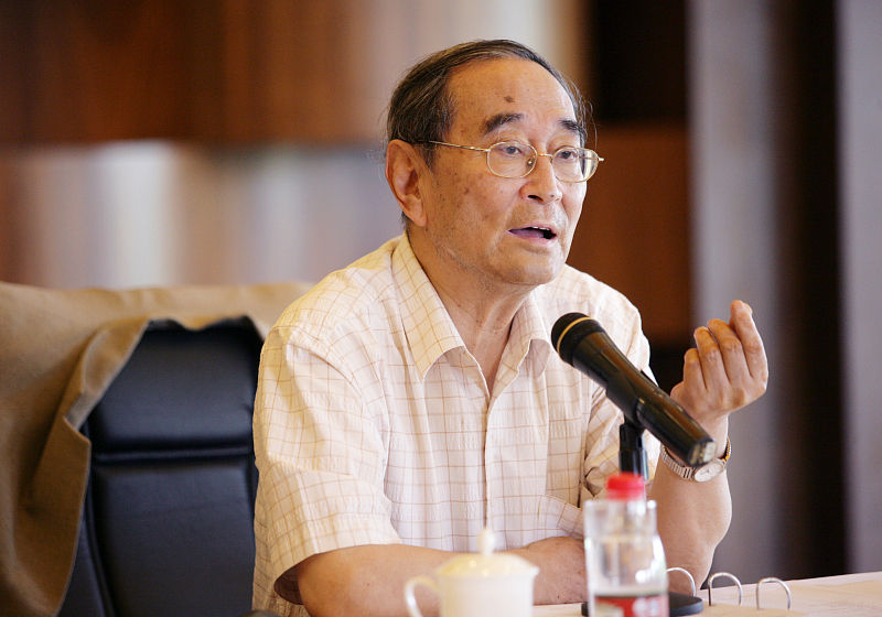 Li Yining, pioneiro da reforma econ?mica da China, morre aos 92