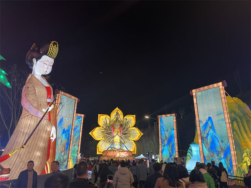 Sichuan realiza 29o Festival Internacional de Lanternas de Dinossauros e da Feira de Negócios de Zigong
