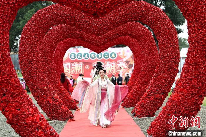 2o Festival de Hanfu é realizado no sudoeste da China