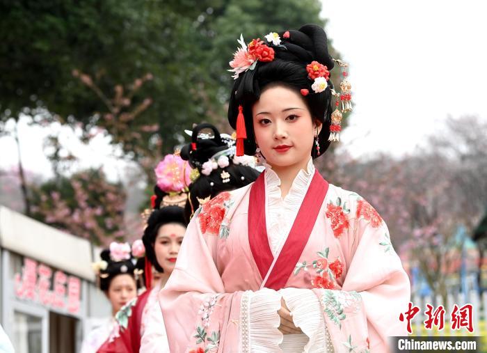 2o Festival de Hanfu é realizado no sudoeste da China