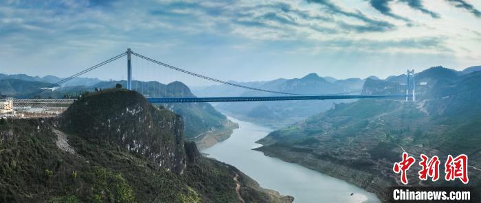 Galeria: ponte transfronteiri?a sobre lago Kaizhou no sudoeste da China