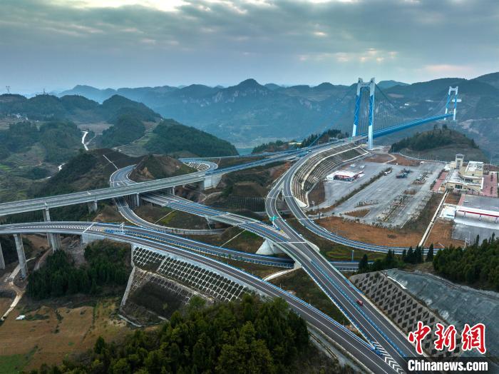 Galeria: ponte transfronteiri?a sobre lago Kaizhou no sudoeste da China