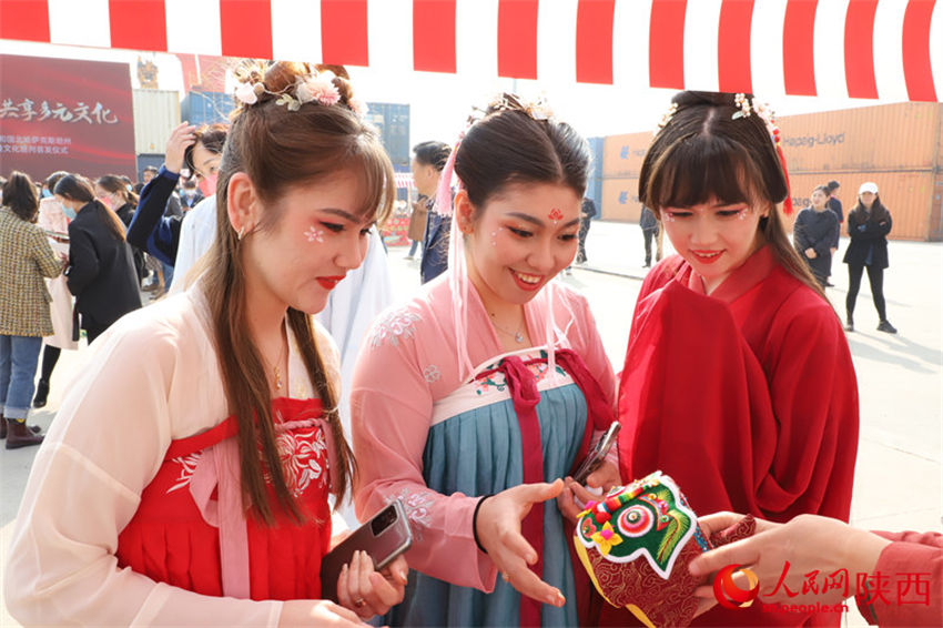Xi’an despacha seu primeiro trem carregado com produtos culturais para Cazaquist?o
