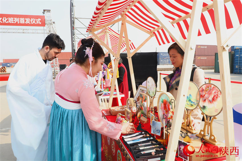 Xi’an despacha seu primeiro trem carregado com produtos culturais para Cazaquist?o