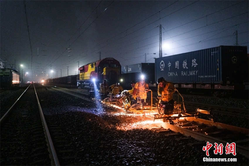 Galeria: técnicos de repara??o na ferrovia China-Europa
