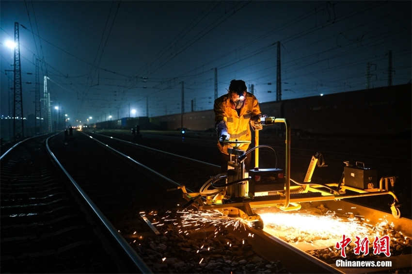 Galeria: técnicos de repara??o na ferrovia China-Europa