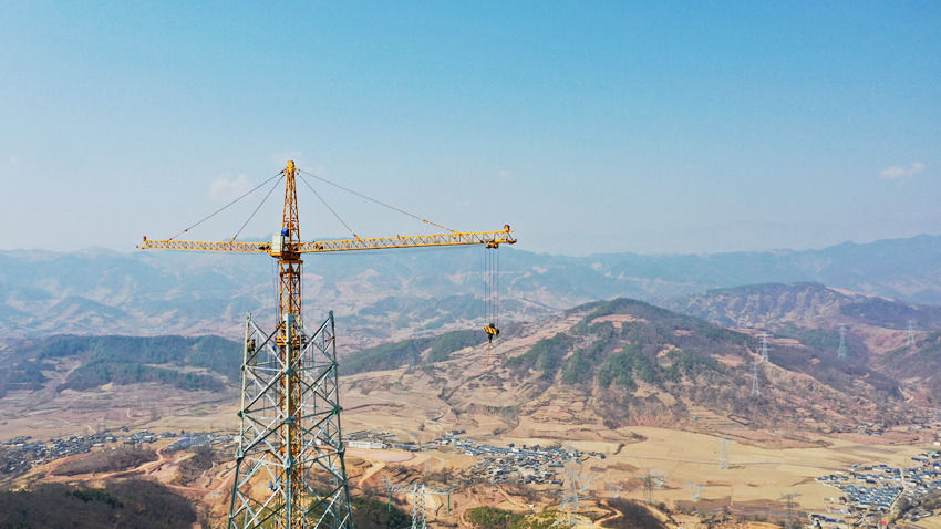 Concluída torre de transmiss?o de eletricidade mais alta em Sichuan