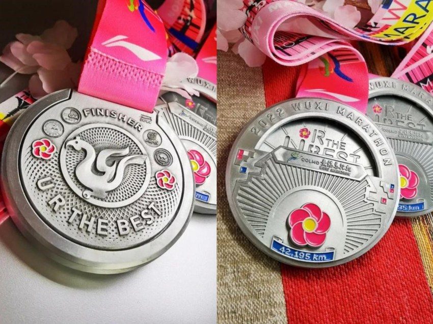 Elementos culturais chineses em medalhas de maratona