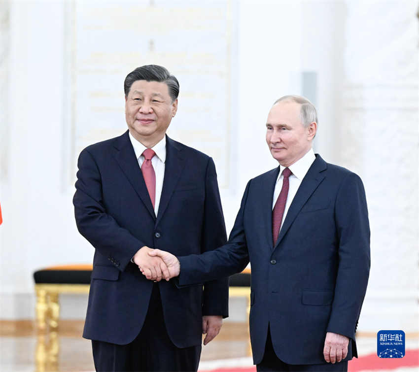 Xi Jinping e Putin destacam conversa??es como solu??o da crise ucraniana