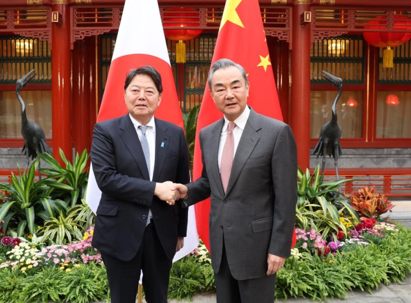 Diplomata chinês de alto escal?o se encontra com chanceler japonês