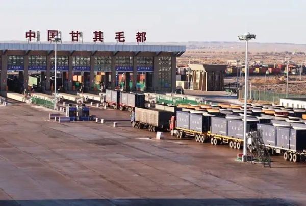 Maior porto rodoviário entre China e Mongólia registra comércio vigoroso no 1o trimestre