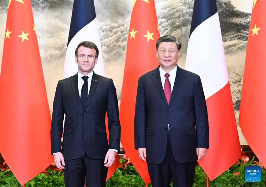 Xi Jinping realiza conversa??es com presidente francês
