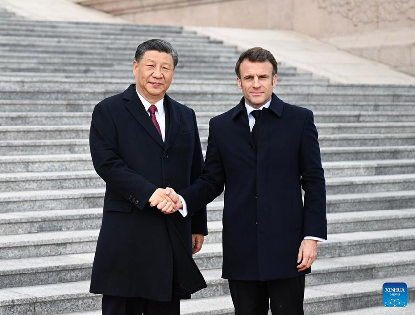 Xi Jinping realiza conversa??es com presidente francês