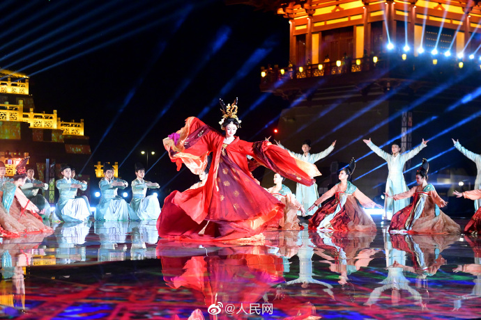 40o Festival Cultural de Pe?nias de Luoyang foi inaugurado na província chinesa de Henan