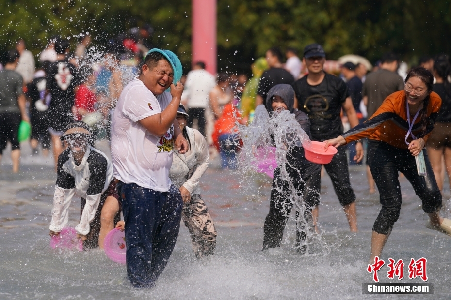 Yunnan realiza Festival de Aspers?o de água