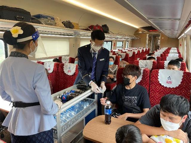 Ferrovia China-Laos registra 2.597 viagens transfronteiri?as de passageiros na primeira semana