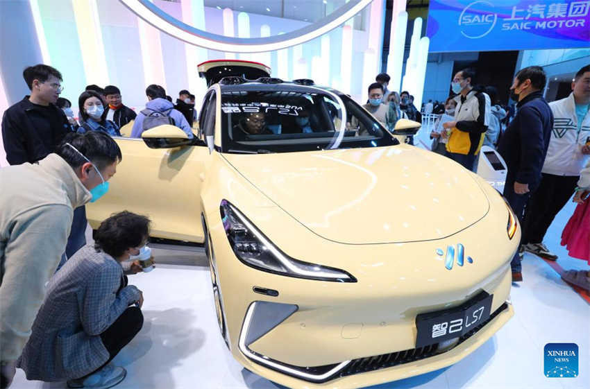 Veículos em exposi??o na Auto Shanghai 2023