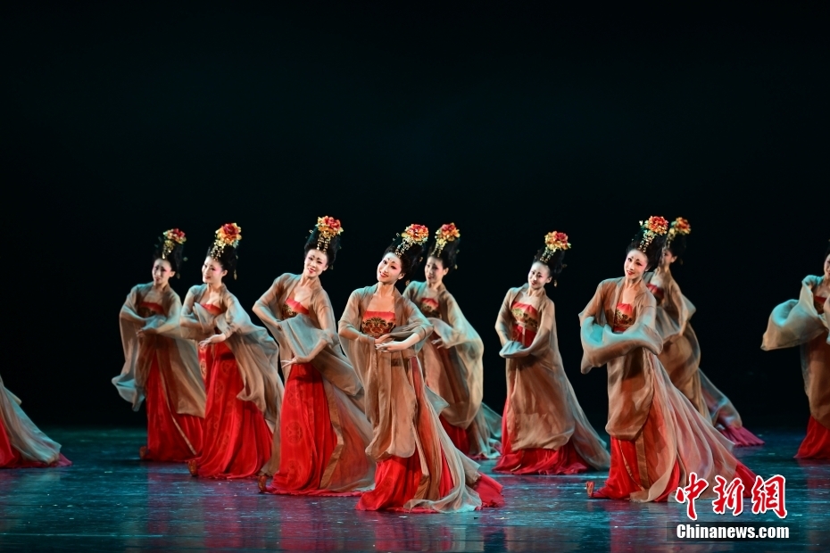 Concurso de dan?a clássica é realizado no nordeste da China