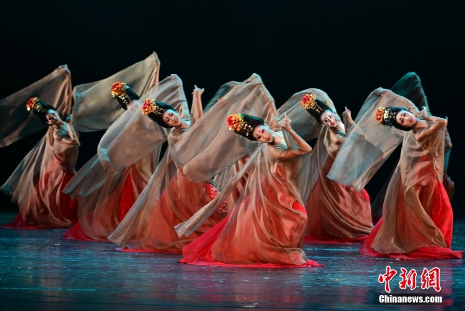 Concurso de dan?a clássica é realizado no nordeste da China