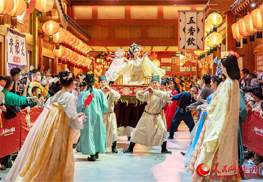 área cênica temática da dinastia Tang atrai visitantes durante feriado em Xi'an