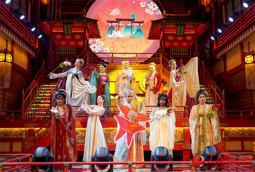 área cênica temática da dinastia Tang atrai visitantes durante feriado em Xi'an