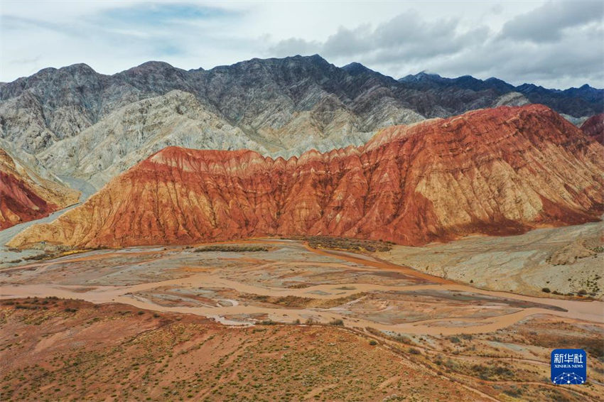 Galeria: cenário pitoresco de interse??o das montanhas Kunlun e Tianshan