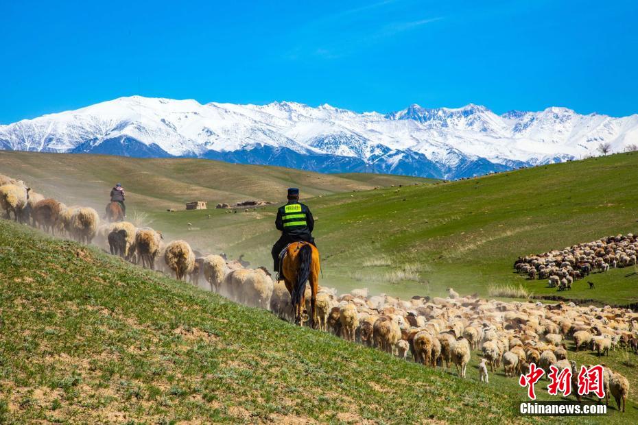 Xinjiang: policiais convertidos em 