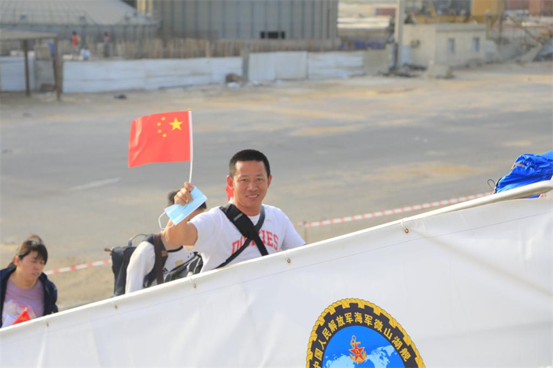 Navios da marinha chinesa evacuam cidad?os nacionais do Sud?o