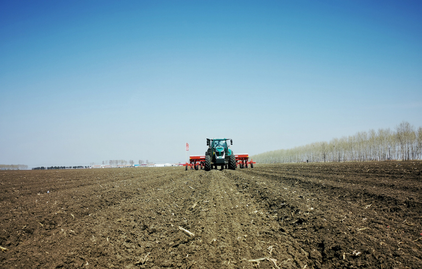 Província de Heilongjiang implementa maquinaria agrícola aut?noma com recurso a navega??o por satélite