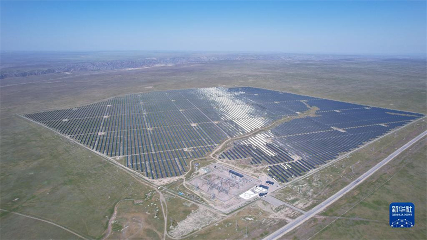 Empresas chinesas ajudam a construir usinas de energia fotovoltaica no Cazaquist?o