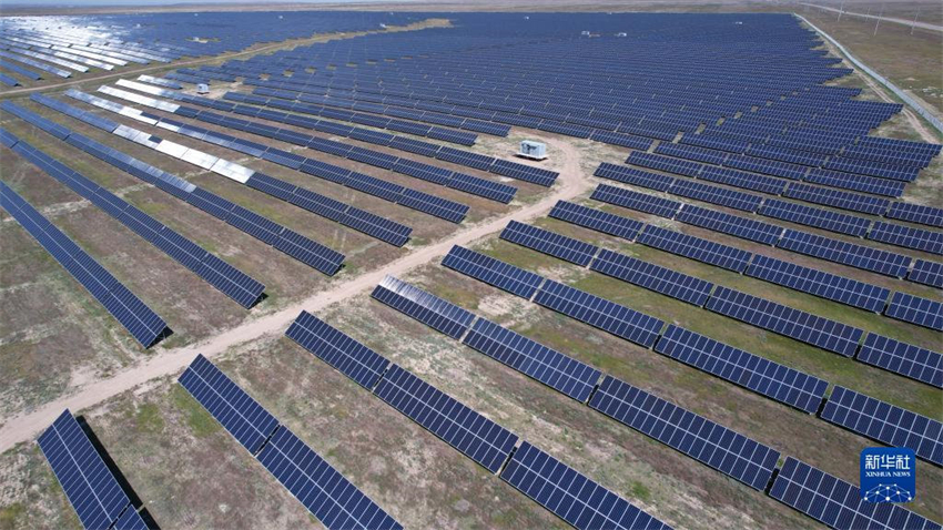 Empresas chinesas ajudam a construir usinas de energia fotovoltaica no Cazaquist?o