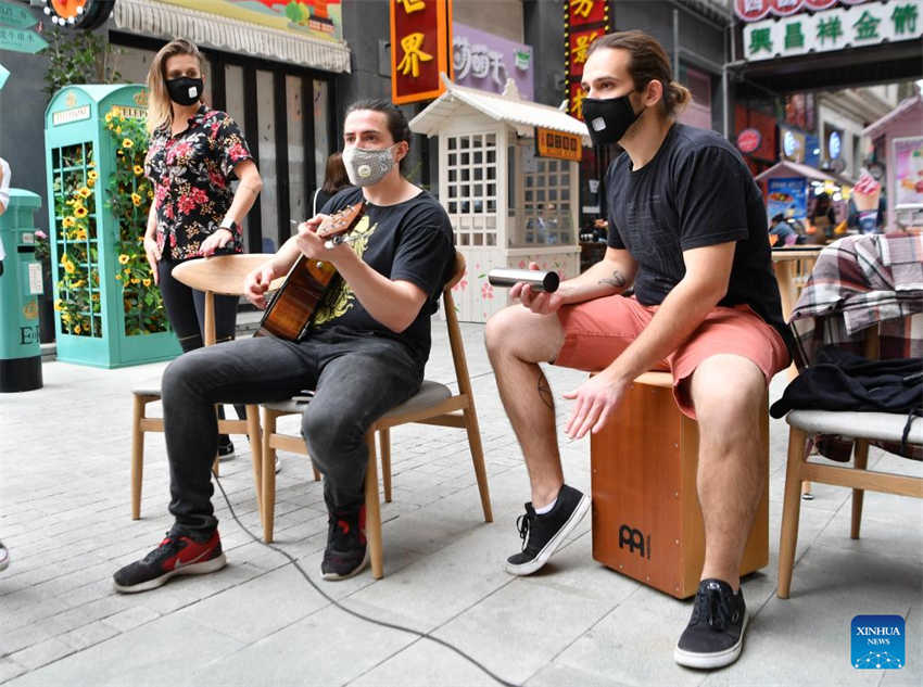 Vários tipos de música ao redor do mundo se encontram em Xi'an via comunica??o cultural