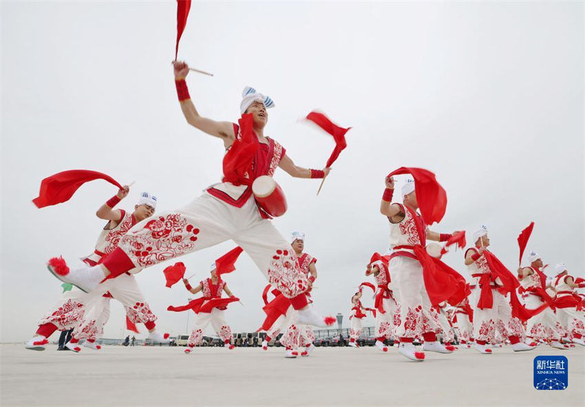 Presidente do Tajiquist?o chega a Xi'an para Cúpula China-ásia Central